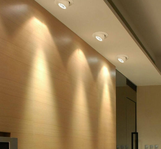 A LED alsó világítás vagy a LED spotlámpák funkciója